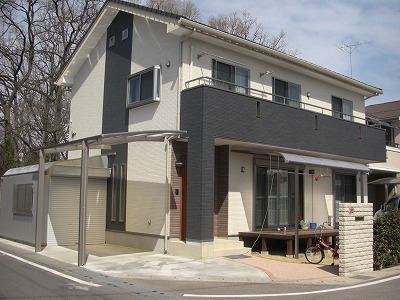 日・風・光・暖　住まいに必要な要素をとり入れ快適に過ごせる住まいになっています。また健康的な木の温もりが家の内外に感じられるオール電化・エコポイント住宅になっています。