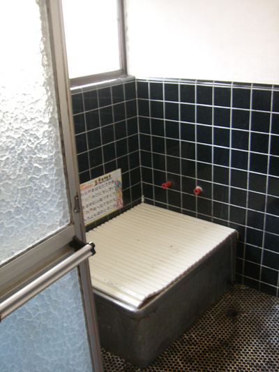 老朽化したお風呂をユニットバスへリフォームをしました。タカラ　ルーノ1616　１坪サイズ(1616)を採用しました。　施工期間：約４日